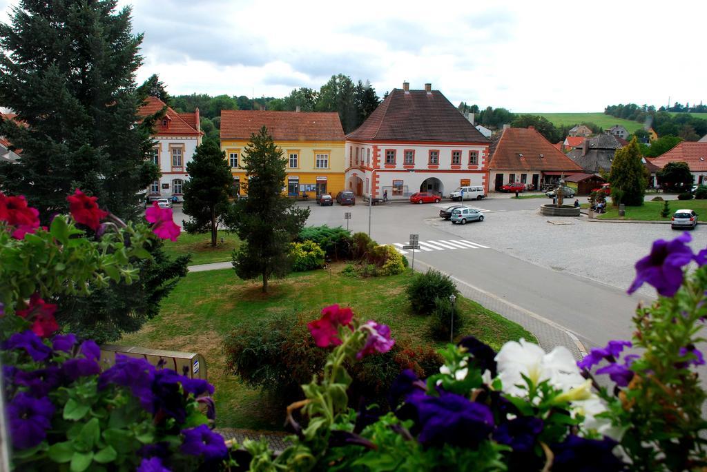 Hostinec A Penzion U Rezku Jistebnice Exterior foto